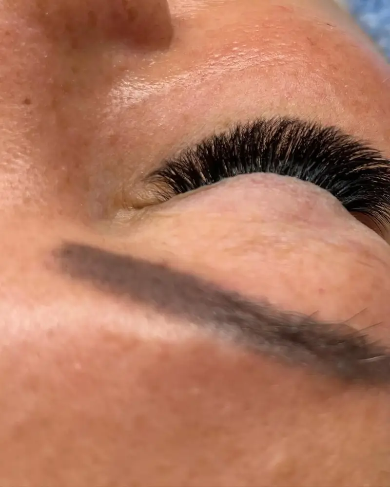 Extensiones de pestañas Mega volumen en AutentiK